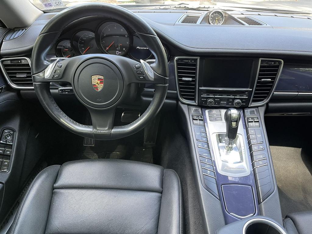 2013 Porsche Panamera 4 photo