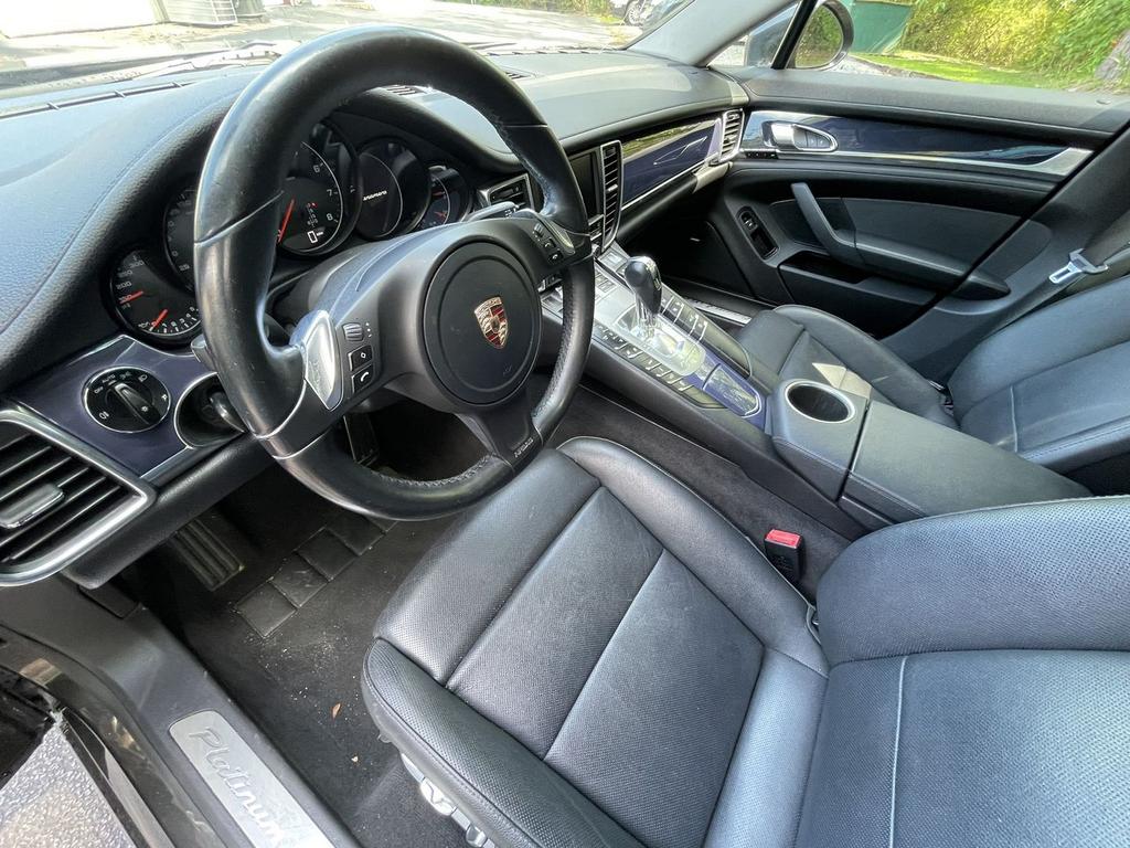 2013 Porsche Panamera 4 photo