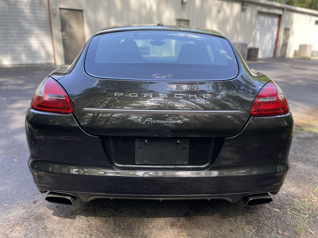 2013 Porsche Panamera 4 photo