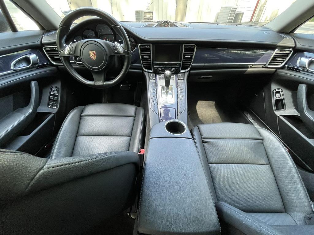 2013 Porsche Panamera 4 photo