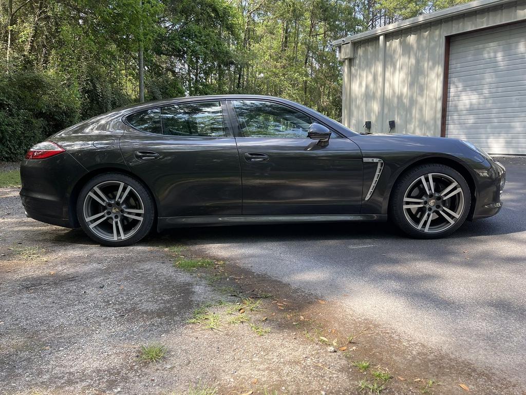 2013 Porsche Panamera 4 photo