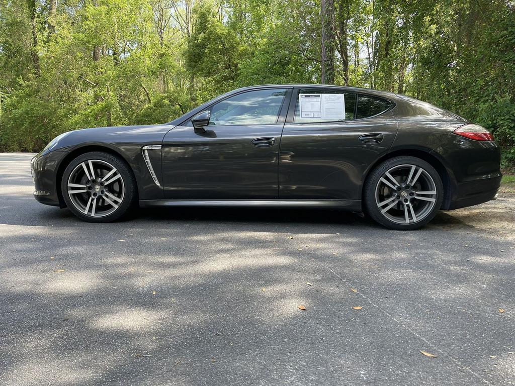 2013 Porsche Panamera 4 photo