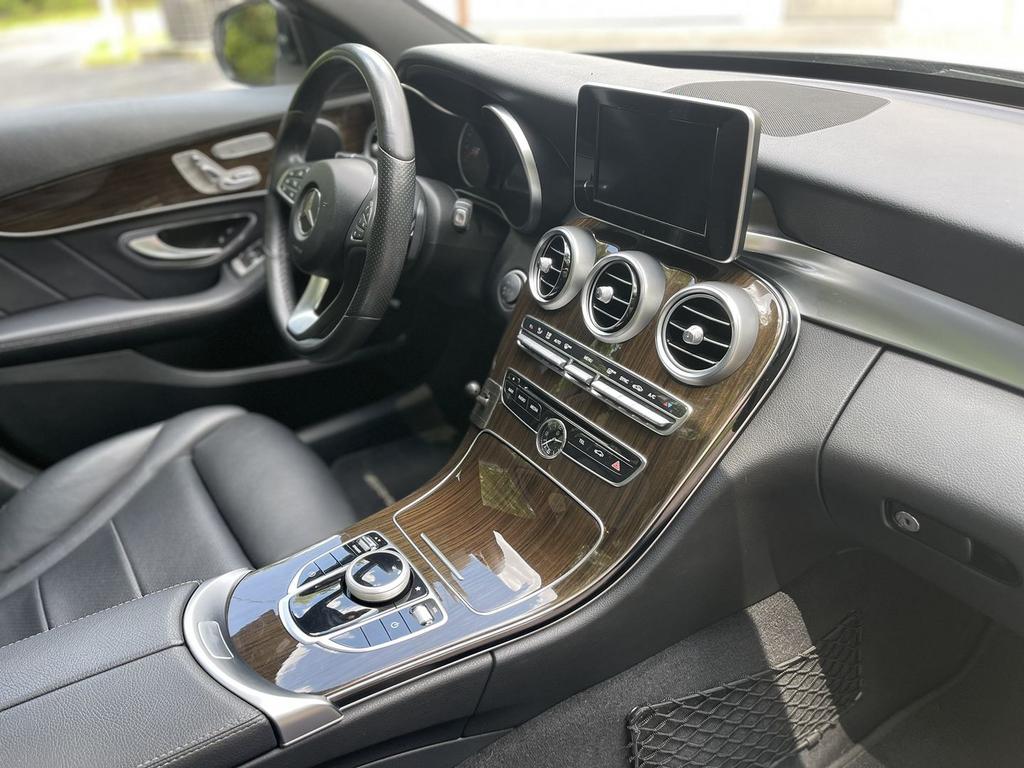 2018 Mercedes-Benz C-Class C 300 4MATIC Sedan 4D photo