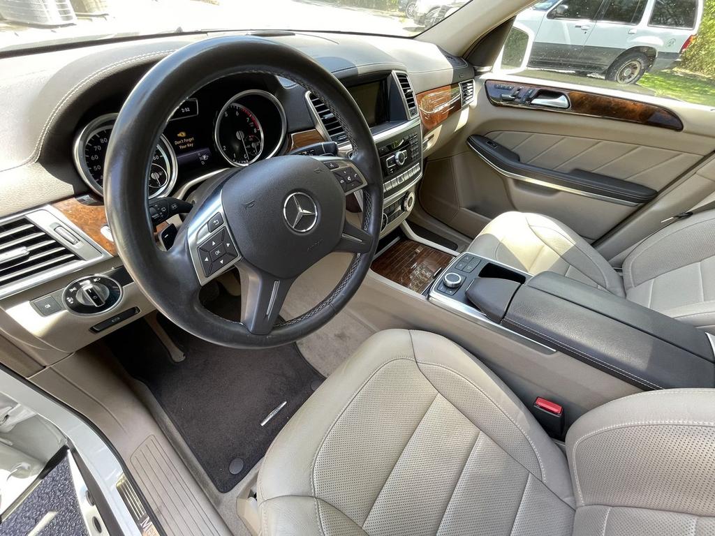 2014 Mercedes-Benz GL-Class GL550 4MATIC photo