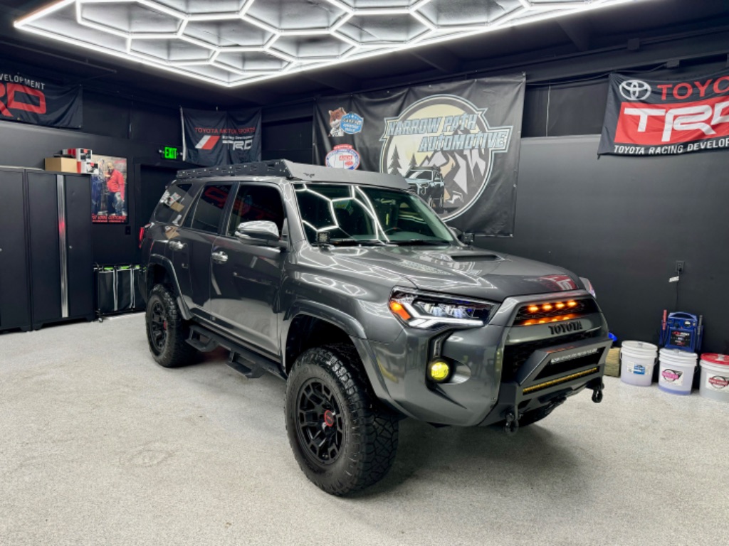 The 2014 Toyota 4Runner Limited photos