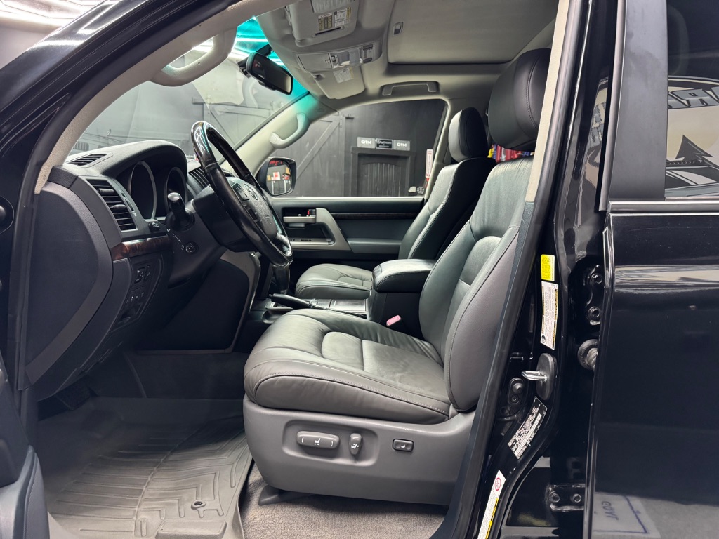 2011 Toyota Land Cruiser photo