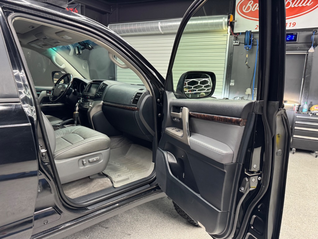 2011 Toyota Land Cruiser photo