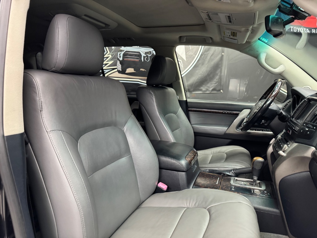 2011 Toyota Land Cruiser photo
