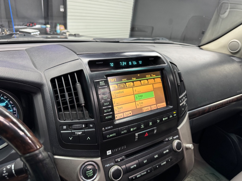 2011 Toyota Land Cruiser photo