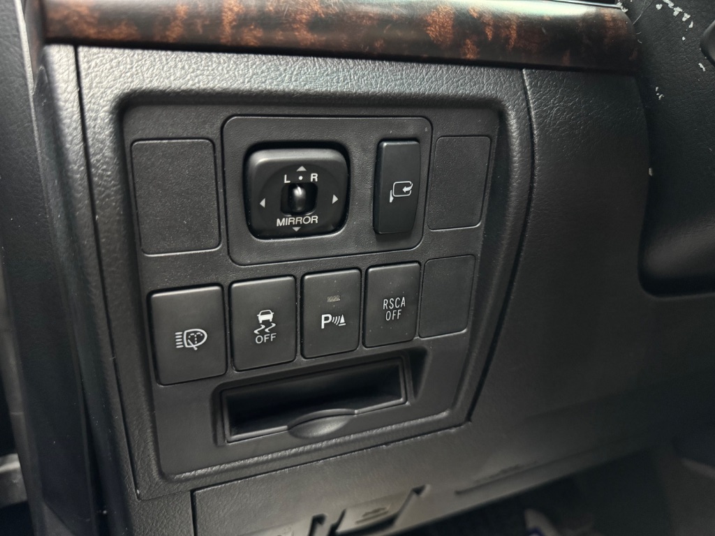2011 Toyota Land Cruiser photo