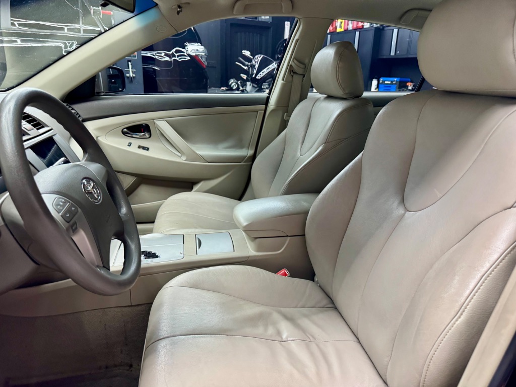 2011 Toyota Camry photo
