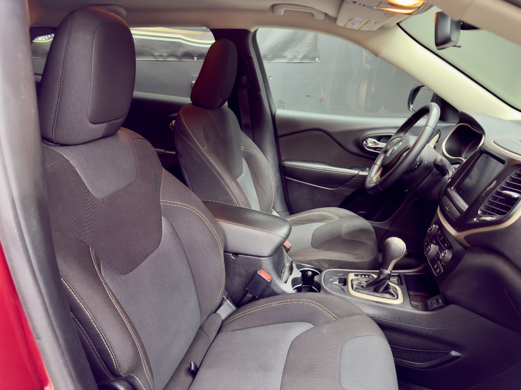 2016 Jeep Cherokee - $9,995
