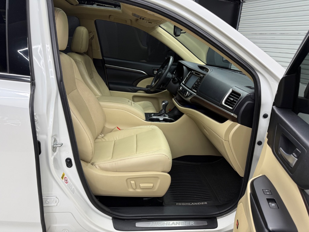 2015 Toyota Highlander - $12,995