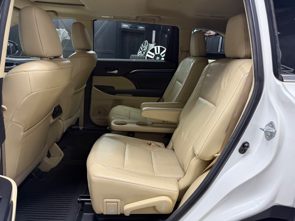 2015 Toyota Highlander - $12,995