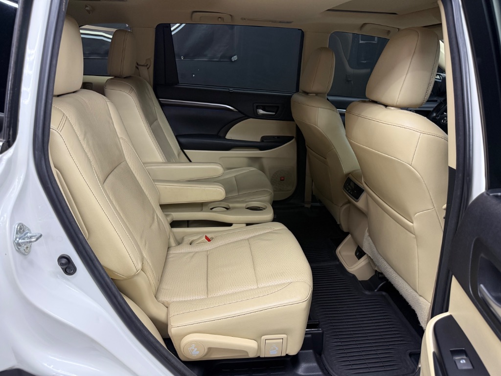 2015 Toyota Highlander - $12,995