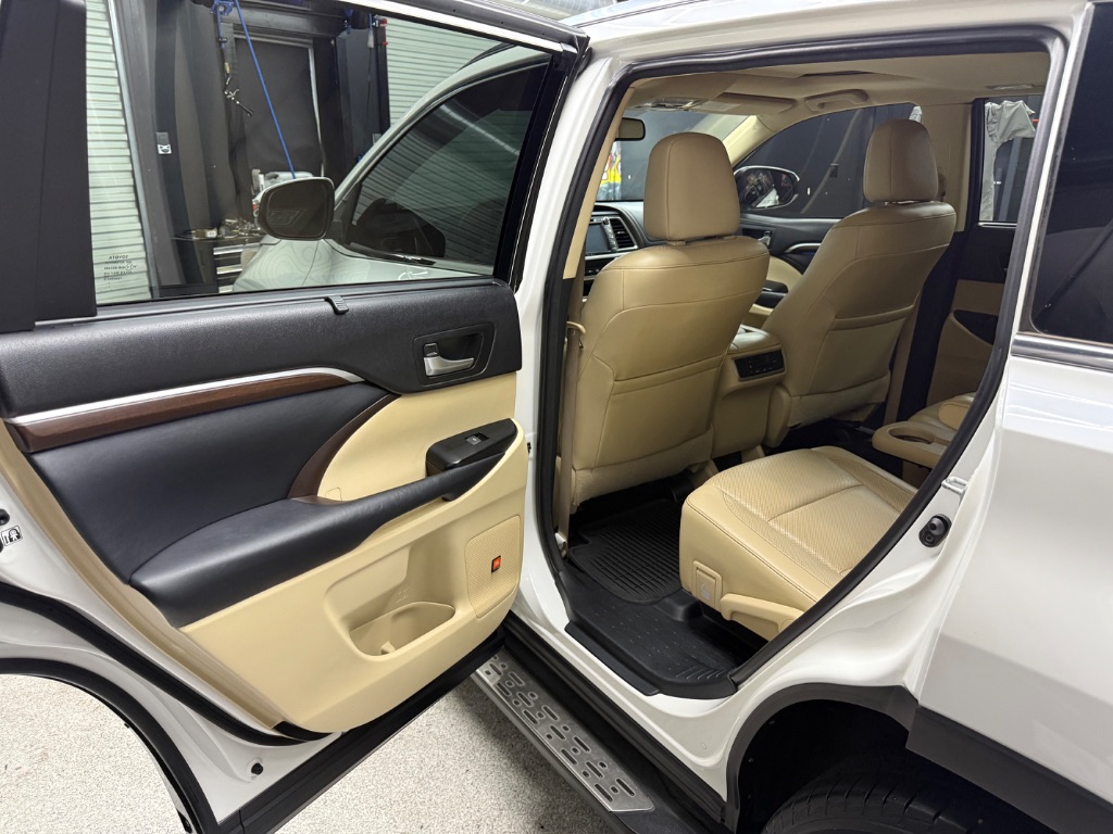 2015 Toyota Highlander - $12,995
