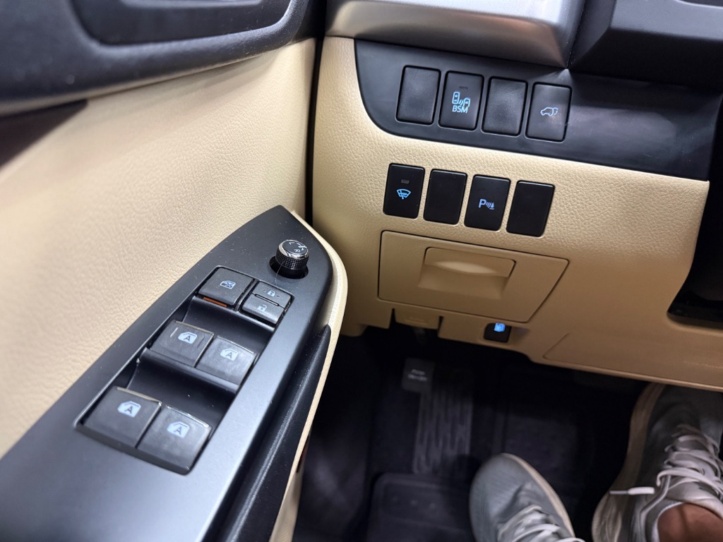 2015 Toyota Highlander - $12,995