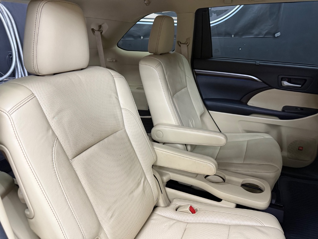 2015 Toyota Highlander - $12,995