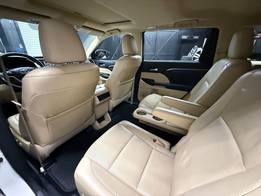 2015 Toyota Highlander - $12,995