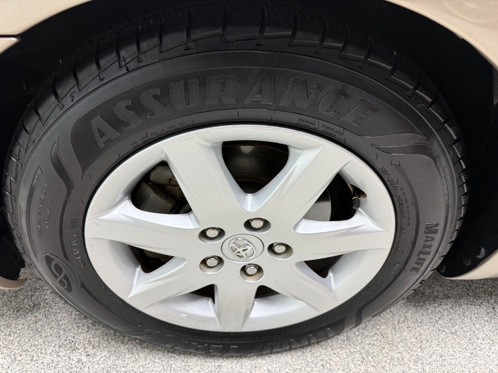 2008 Toyota Avalon - $9,995