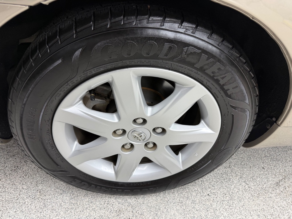 2008 Toyota Avalon - $9,995