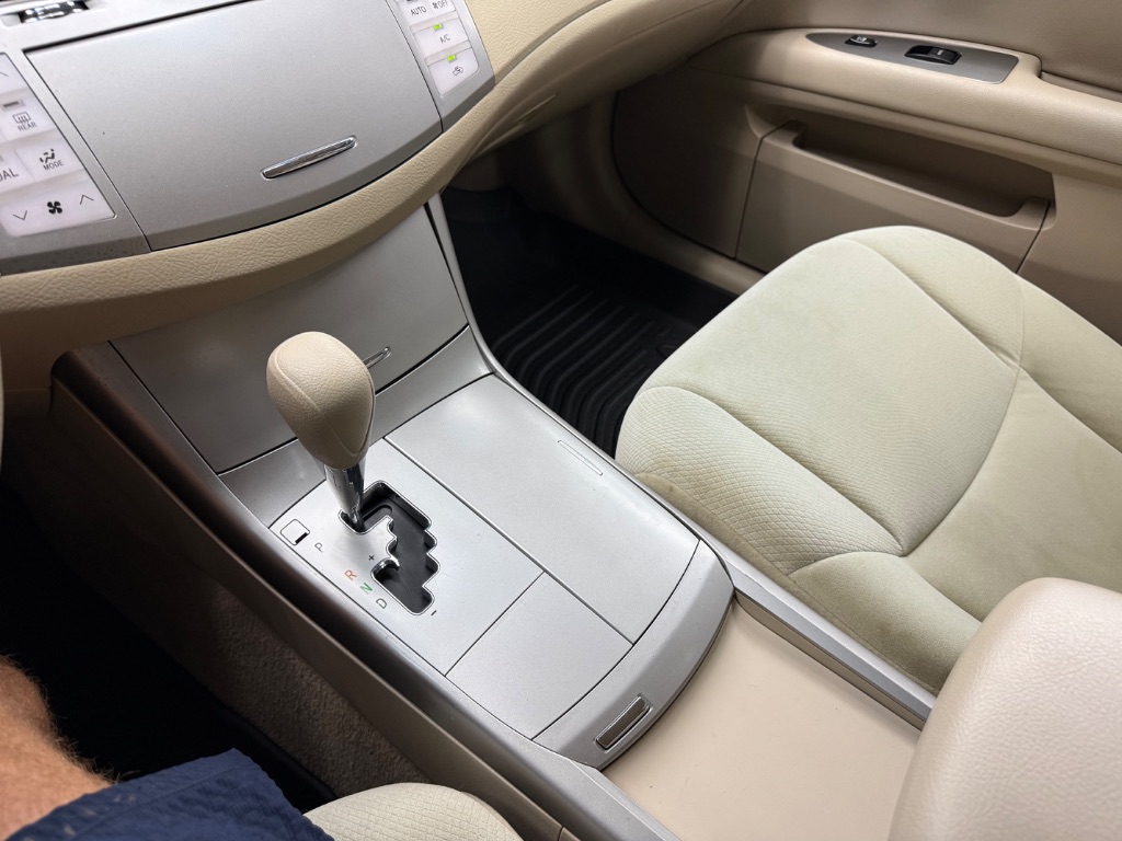 2008 Toyota Avalon - $9,995