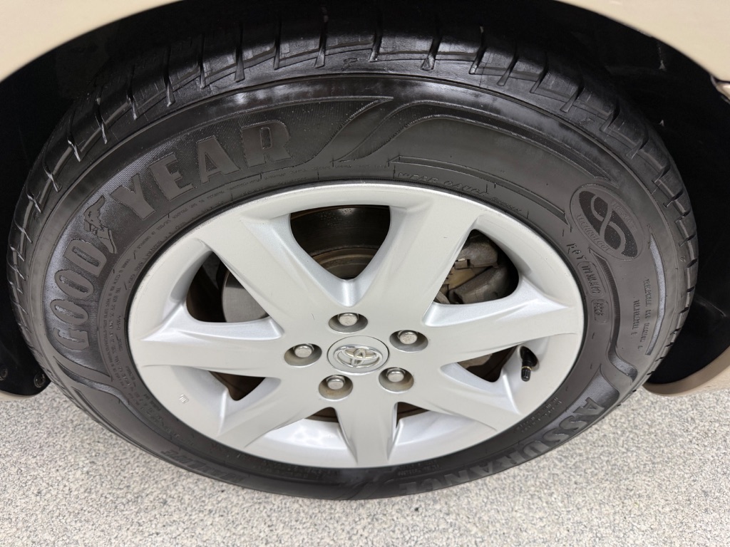 2008 Toyota Avalon - $9,995