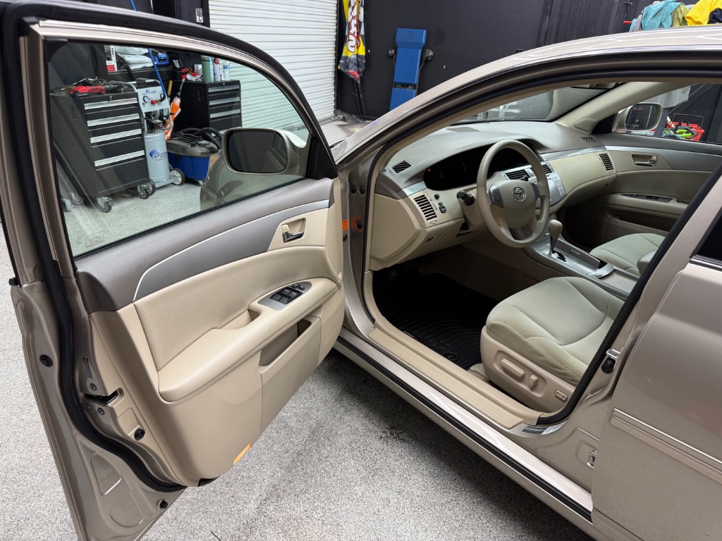 2008 Toyota Avalon - $9,995