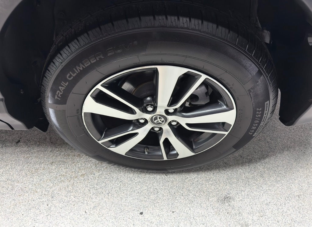 2017 Toyota RAV4 - $11,995