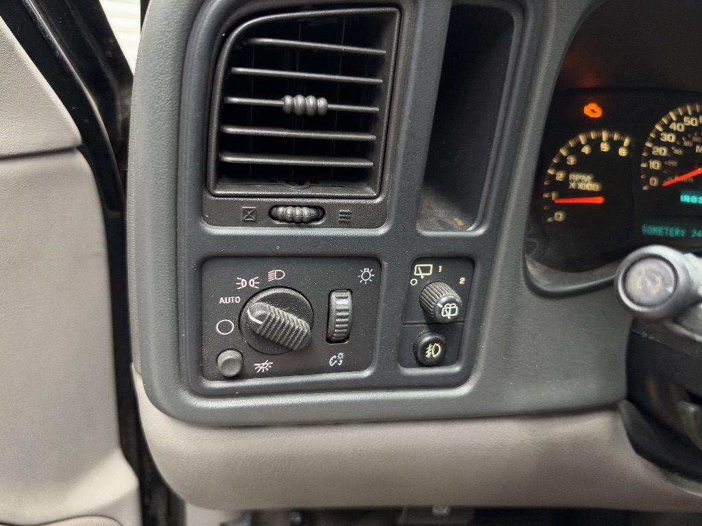 2004 Chevrolet Suburban - $2,995