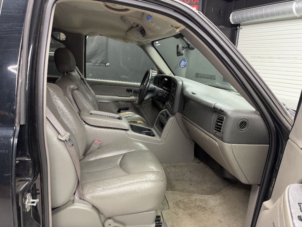 2004 Chevrolet Suburban - $2,995