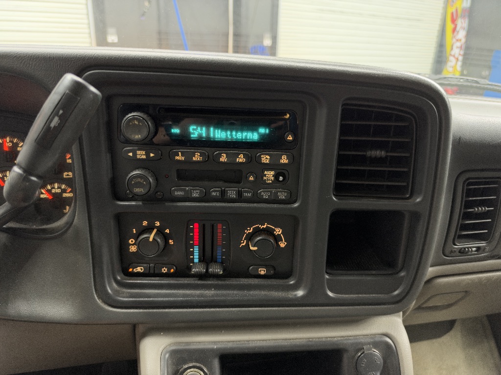 2004 Chevrolet Suburban - $2,995