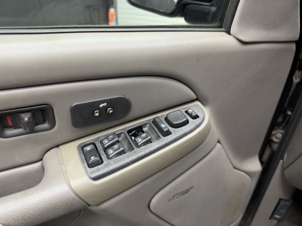 2004 Chevrolet Suburban - $2,995