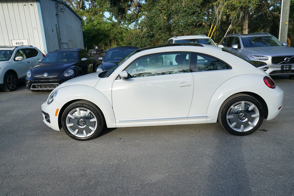 2019 Volkswagen Beetle SE photo