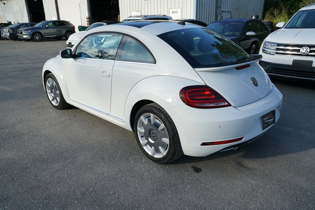 2019 Volkswagen Beetle SE photo