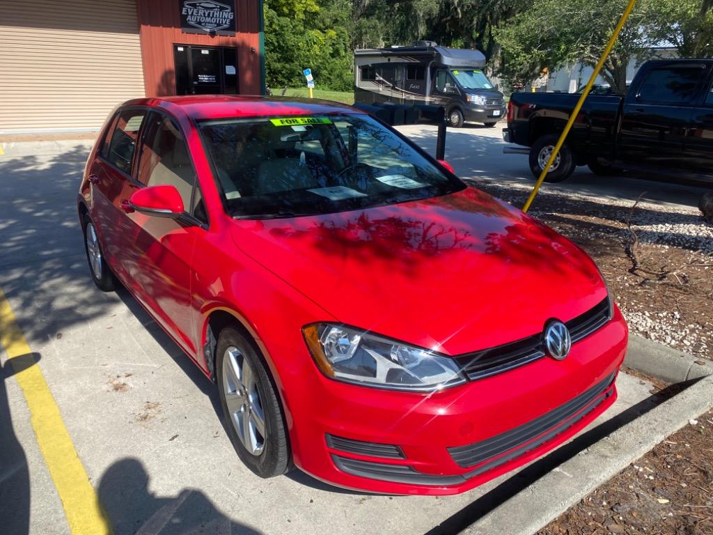 The 2015 Volkswagen Golf SE photos