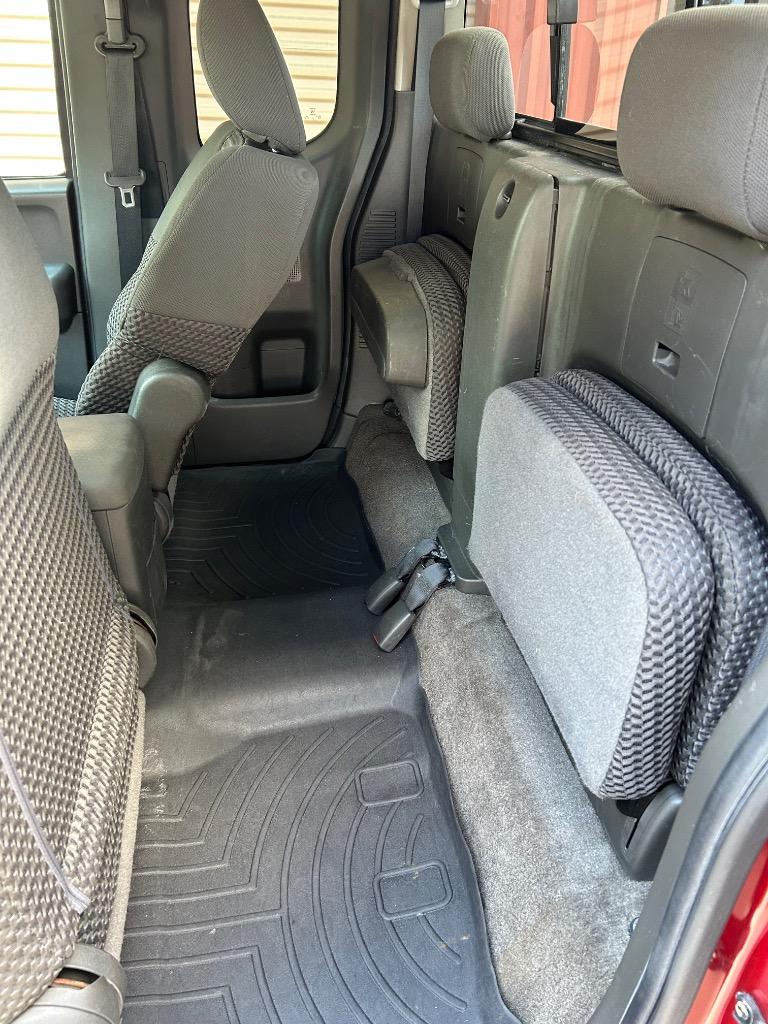 2012 Nissan Frontier SV V6 photo