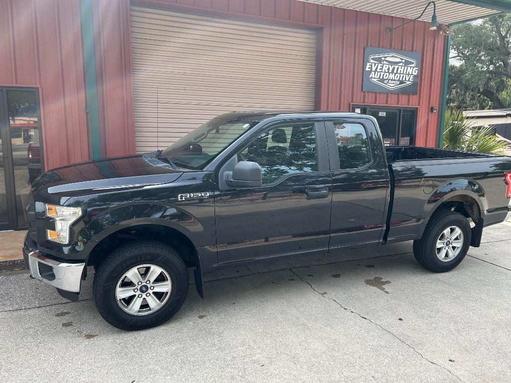 2015 Ford F150 Lariat photo