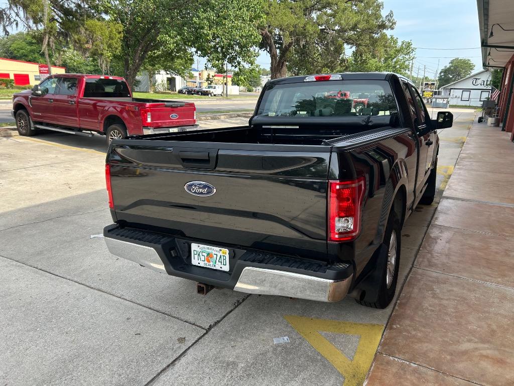 2015 Ford F150 Lariat photo
