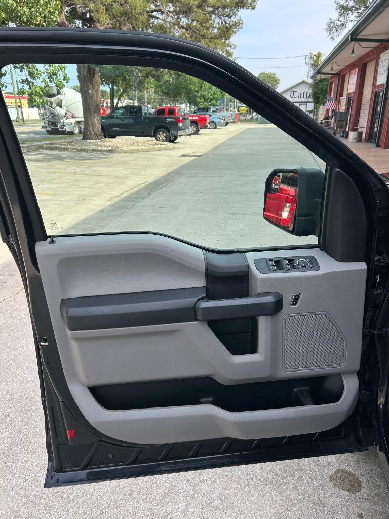 2015 Ford F150 Lariat photo