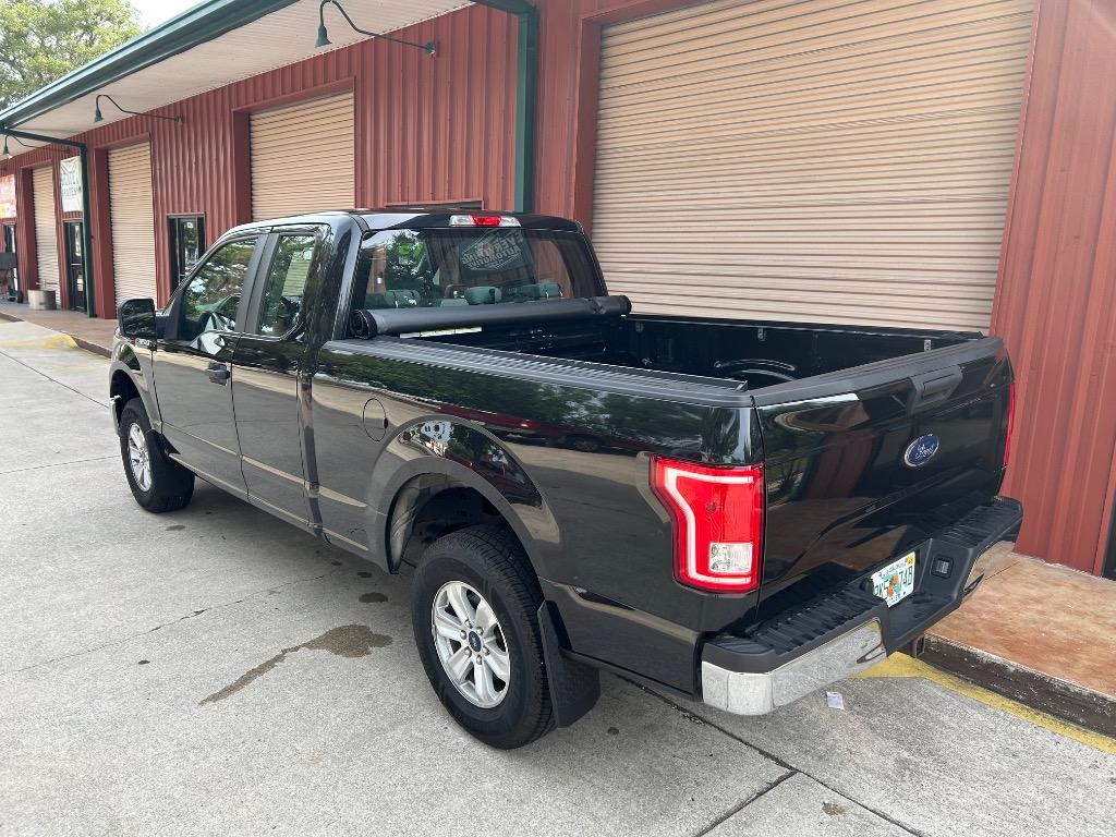 2015 Ford F150 Lariat photo