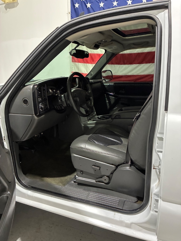 2006 Chevrolet Silverado - $18,999