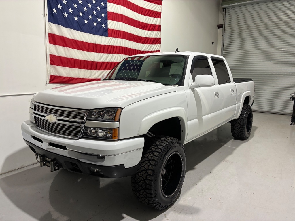 2006 Chevrolet Silverado - $18,999