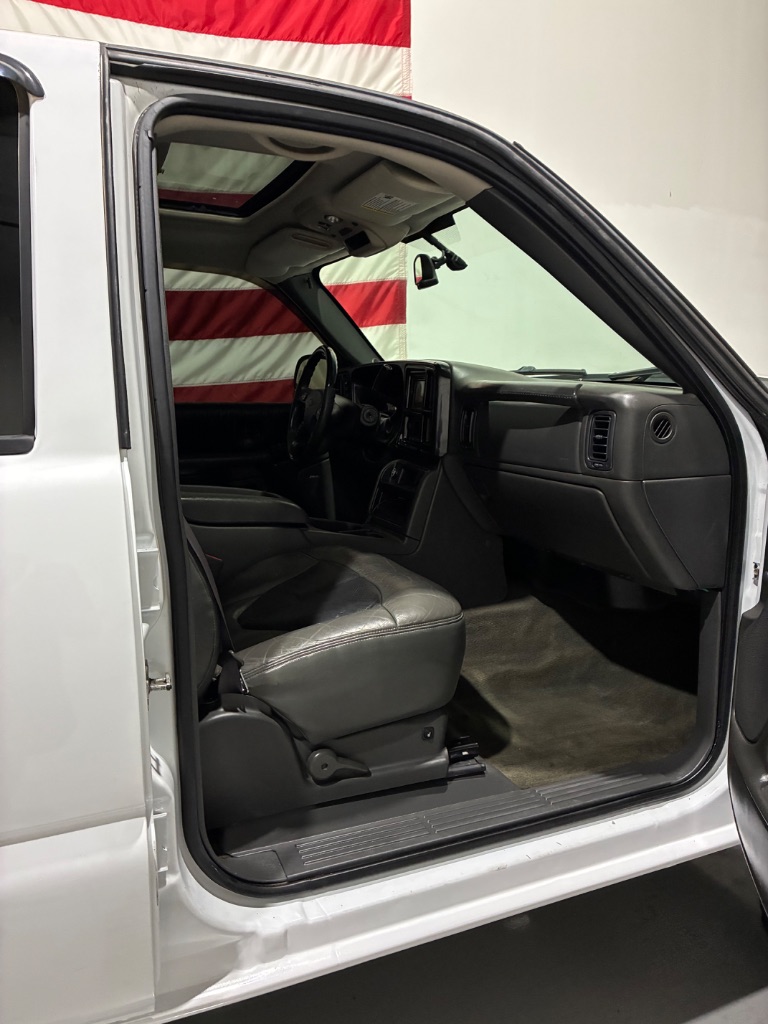 2006 Chevrolet Silverado - $18,999