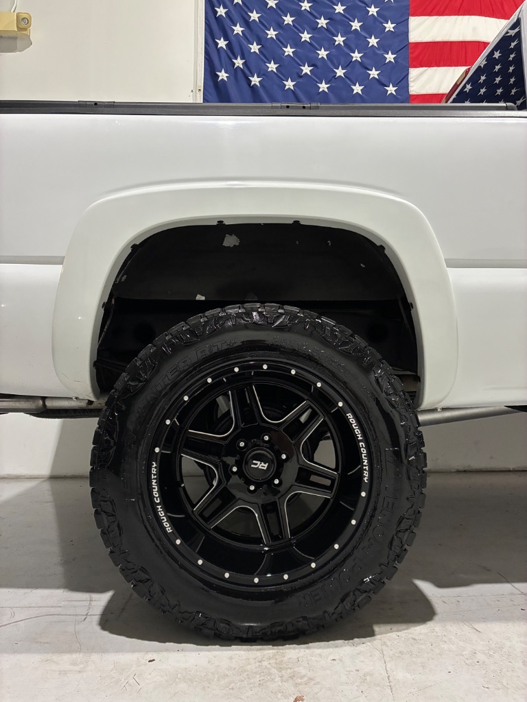 2006 Chevrolet Silverado - $18,999