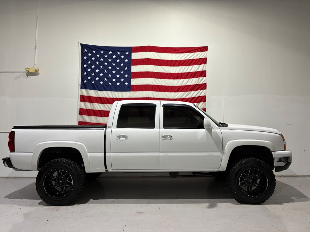 2006 Chevrolet Silverado - $18,999