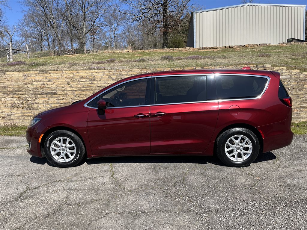 2017 Chrysler Pacifica Touring L photo