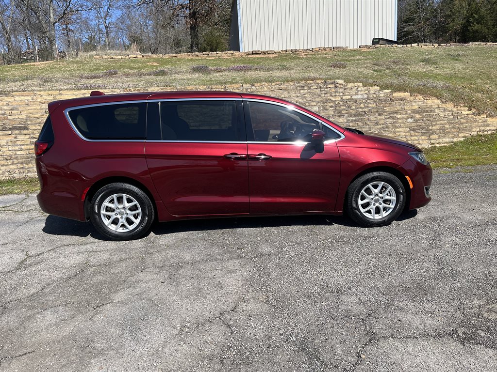 2017 Chrysler Pacifica Touring L photo