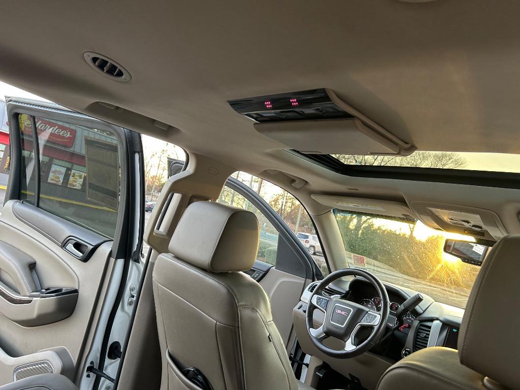 2017 GMC Yukon XL 1500 SLT photo