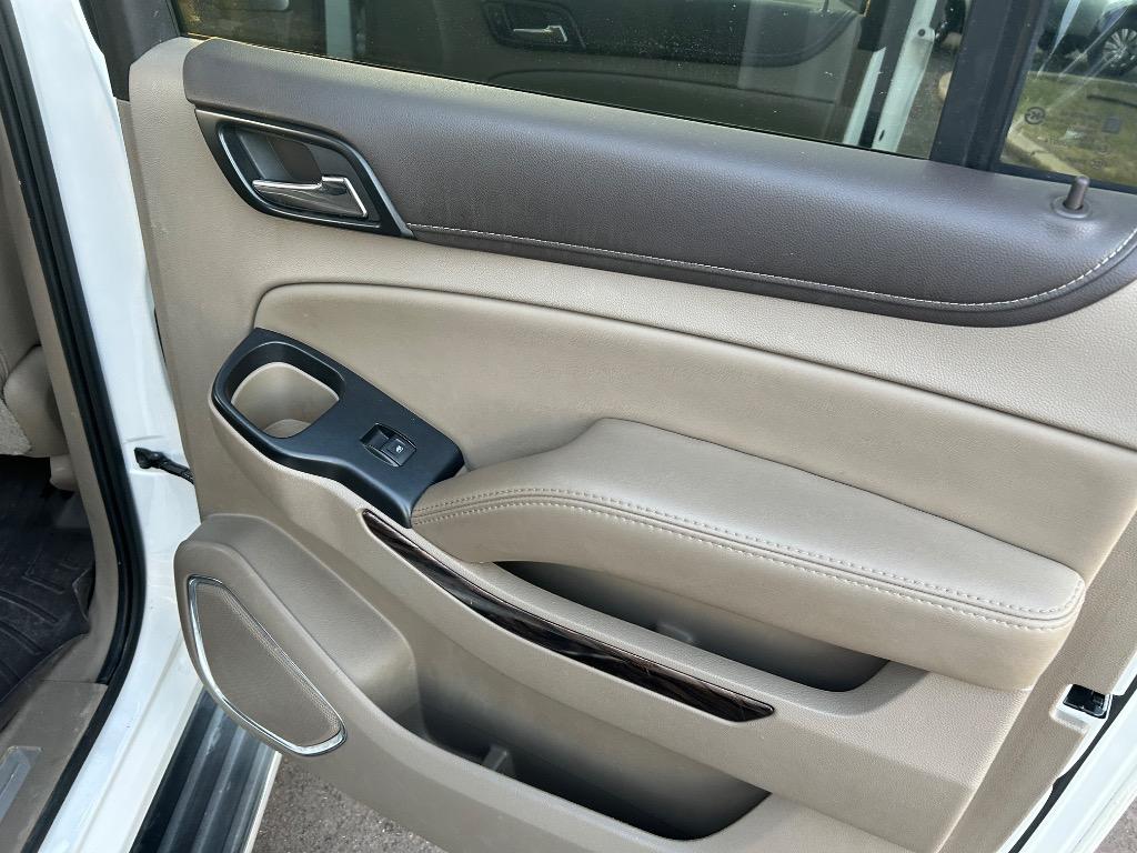 2017 GMC Yukon XL 1500 SLT photo
